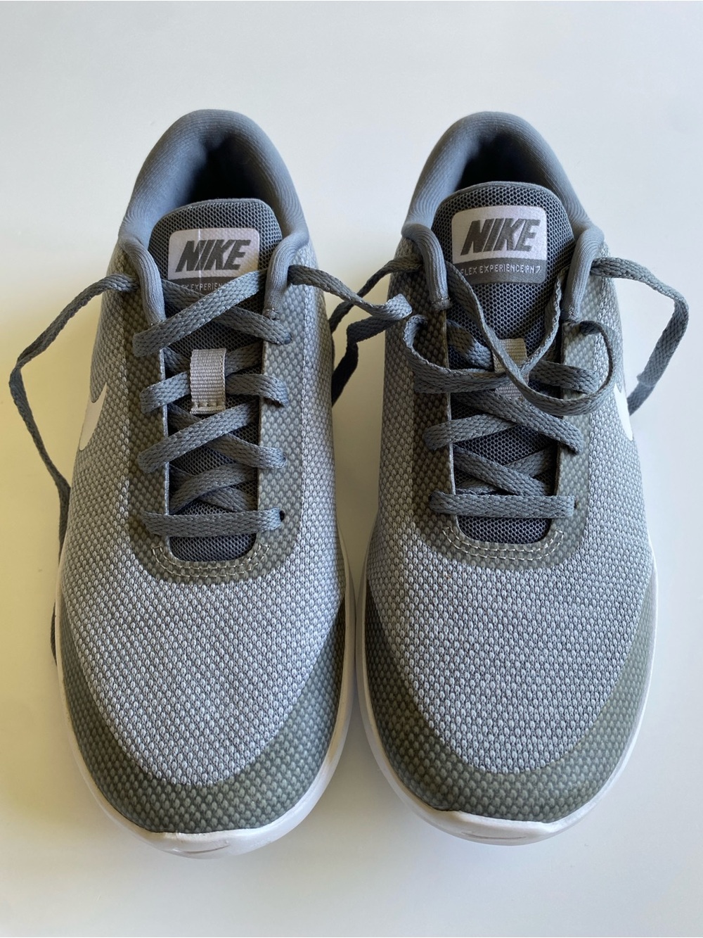 Like New Womens 6 Nike Flex Experience Rn 7 Wolf Grey White-Cool Grey 908996-010